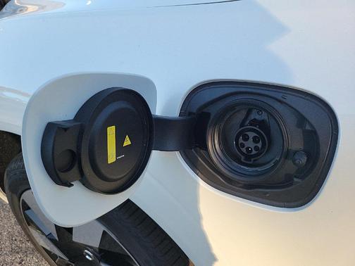 2025 Volvo XC60 Plug-In Hybrid T8 Plus