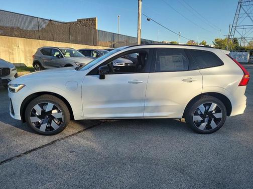 2025 Volvo XC60 Plug-In Hybrid T8 Plus