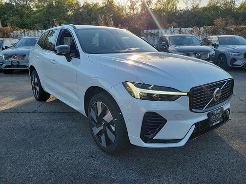 2025 Volvo XC60 Plug-In Hybrid T8 Plus