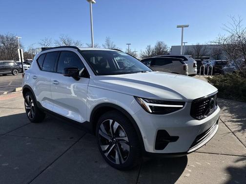 2026 Volvo XC40 B5 Ultra