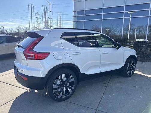 2026 Volvo XC40 B5 Ultra