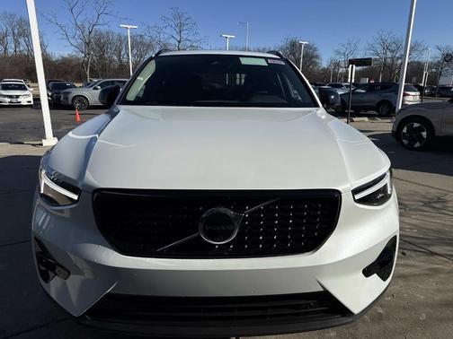 2026 Volvo XC40 B5 Ultra