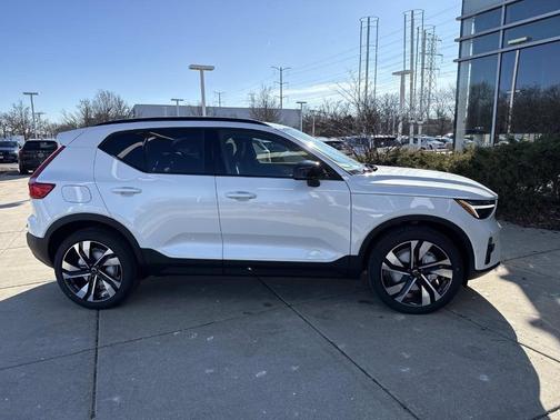 2026 Volvo XC40 B5 Ultra