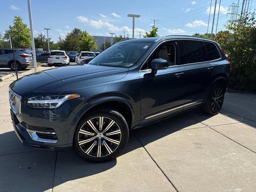2024 Volvo XC90 B6 Plus Bright Theme 6-Seater