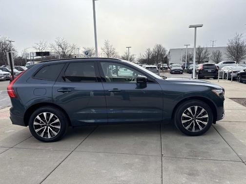 2023 Volvo XC60 B5 Plus Dark Theme