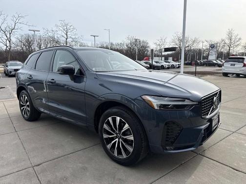 2023 Volvo XC60 B5 Plus Dark Theme
