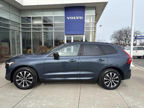 2023 Volvo XC60 B5 Plus Dark Theme