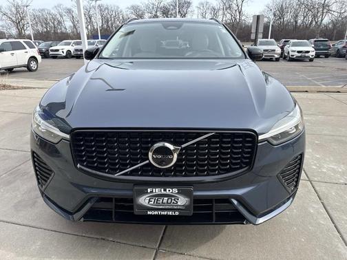 2023 Volvo XC60 B5 Plus Dark Theme