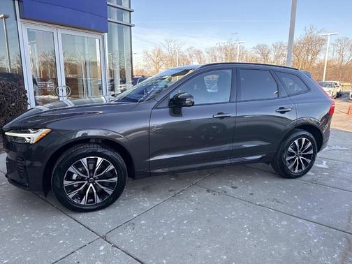 2025 Volvo XC60 B5 Plus