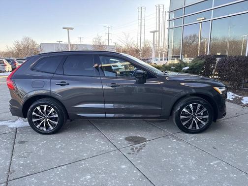 2025 Volvo XC60 B5 Plus