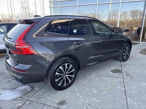 2025 Volvo XC60 B5 Plus
