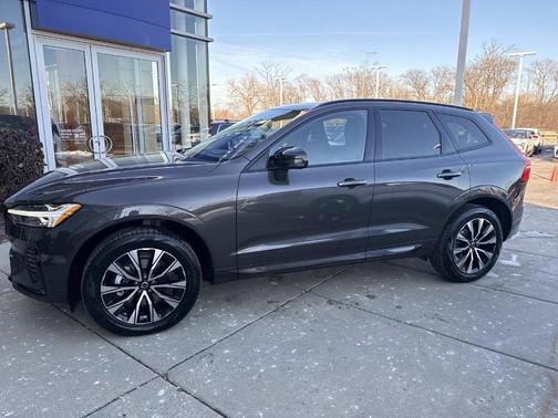 2025 Volvo XC60 B5 Plus