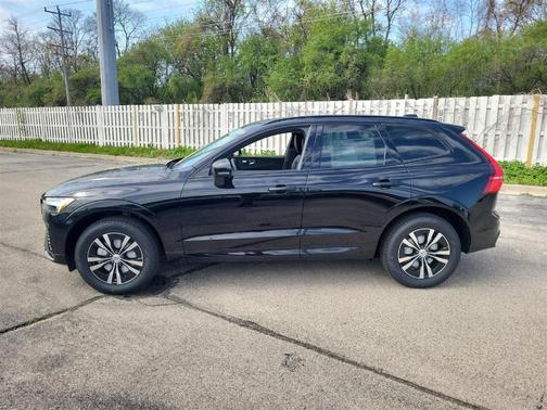 2025 Volvo XC60 B5 Core