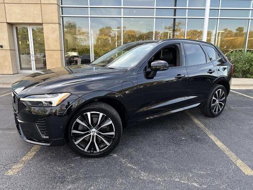 2023 Volvo XC60 Recharge Plug-In Hybrid T8 Plus Dark Theme