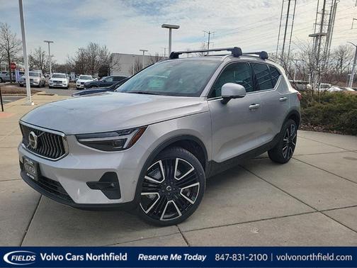 2025 Volvo XC40 B5 Ultra Bright Theme