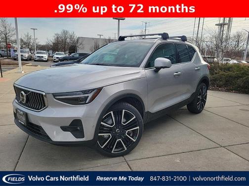 2025 Volvo XC40 B5 Ultra Bright Theme