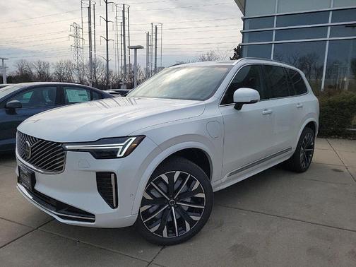 2025 Volvo XC90 Plug-In Hybrid T8 Plus 7-Seater