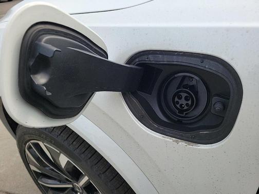 2025 Volvo XC90 Plug-In Hybrid T8 Plus 7-Seater