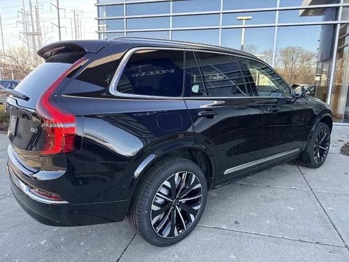 2026 Volvo XC90 B6 Plus 7-Seater