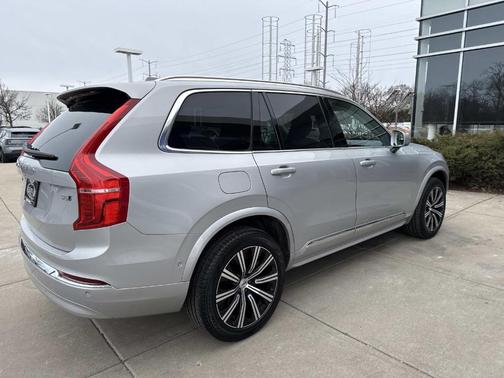 2024 Volvo XC90 B6 Plus Bright Theme 7-Seater