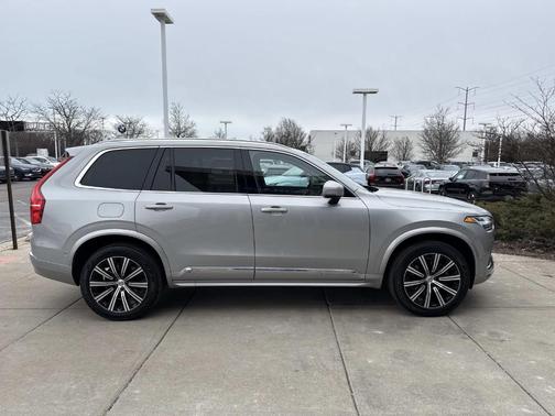 2024 Volvo XC90 B6 Plus Bright Theme 7-Seater