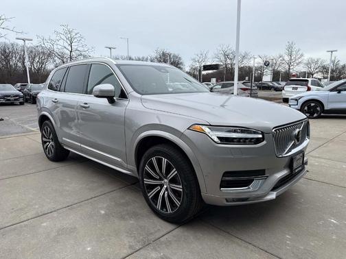2024 Volvo XC90 B6 Plus Bright Theme 7-Seater