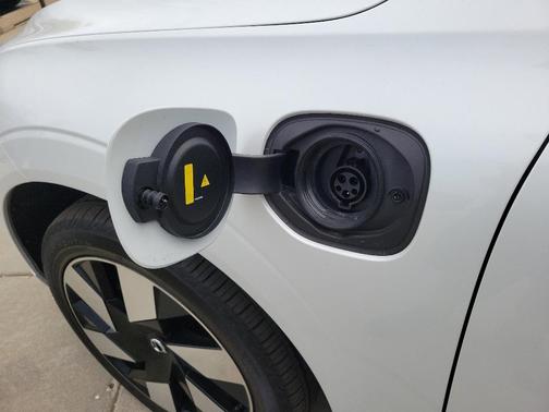 2024 Volvo XC60 Recharge Plug-In Hybrid T8 Plus Dark Theme