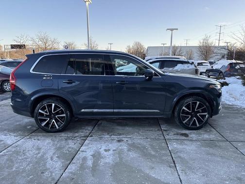 2024 Volvo XC90 B6 Plus Bright Theme 7-Seater