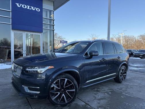 2024 Volvo XC90 B6 Plus Bright Theme 7-Seater