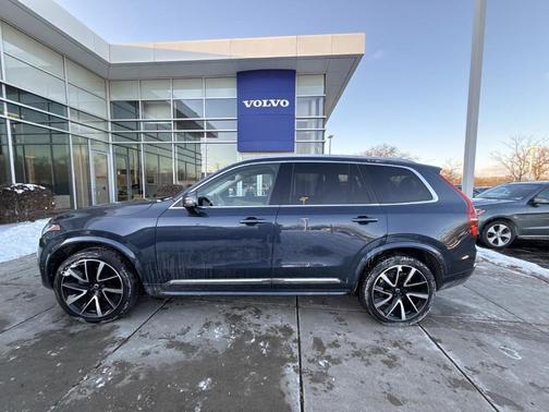 2024 Volvo XC90 B6 Plus Bright Theme 7-Seater