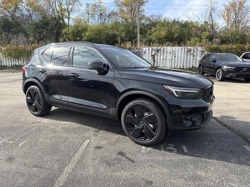 2026 Volvo XC40 B5 Ultra Black Edition
