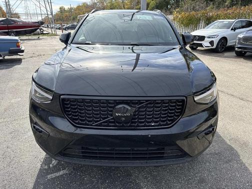 2026 Volvo XC40 B5 Ultra Black Edition