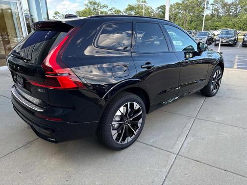2026 Volvo XC60 B5 Plus