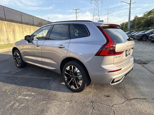 2026 Volvo XC60 B5 Plus