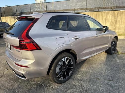 2026 Volvo XC60 B5 Plus