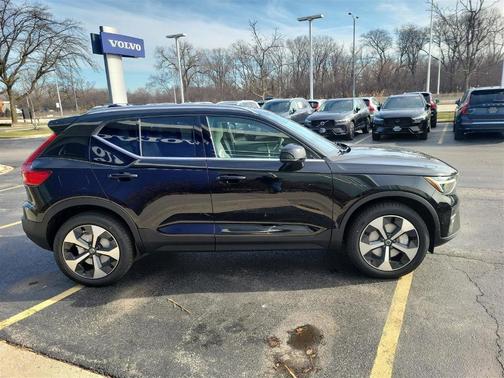 2025 Volvo XC40 B5 Plus Bright Theme