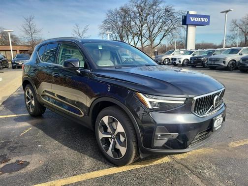 2025 Volvo XC40 B5 Plus Bright Theme