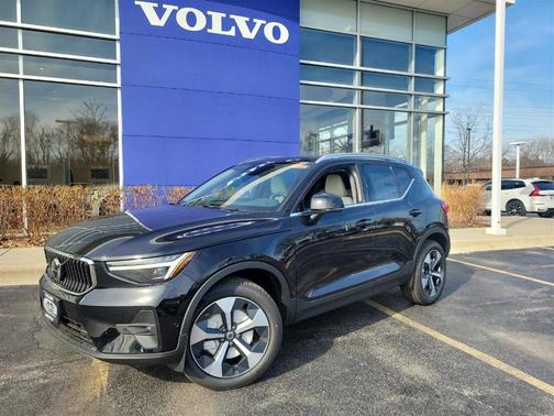 2025 Volvo XC40 B5 Plus Bright Theme