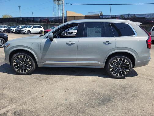 2025 Volvo XC90 Plug-In Hybrid T8 Plus 7-Seater
