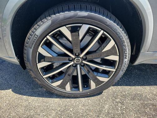 2025 Volvo XC90 Plug-In Hybrid T8 Plus 7-Seater
