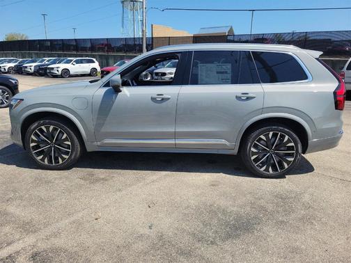 2025 Volvo XC90 Plug-In Hybrid T8 Plus 7-Seater