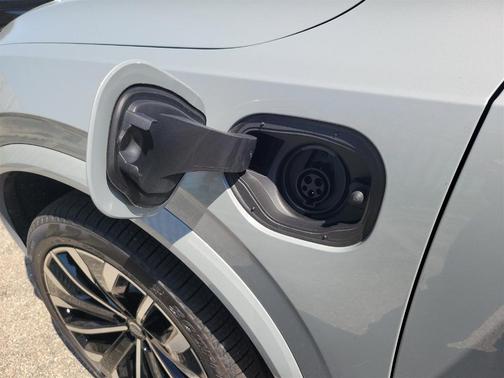 2025 Volvo XC90 Plug-In Hybrid T8 Plus 7-Seater