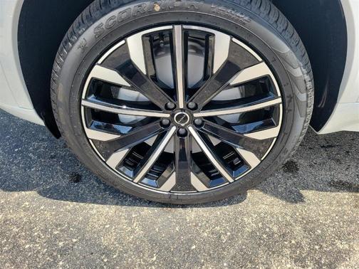 2025 Volvo XC90 B6 Plus 7-Seater