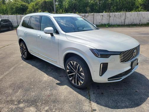 2025 Volvo XC90 B6 Plus 7-Seater