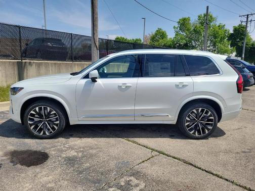 2025 Volvo XC90 B6 Plus 7-Seater