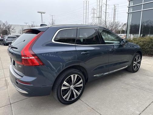 2023 Volvo XC60 B5 Plus Bright Theme