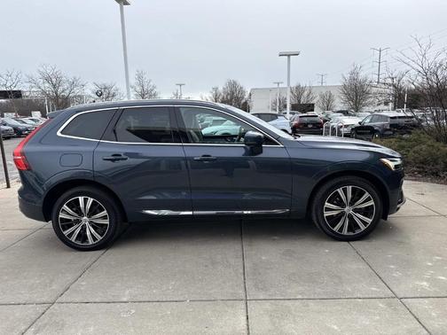 2023 Volvo XC60 B5 Plus Bright Theme