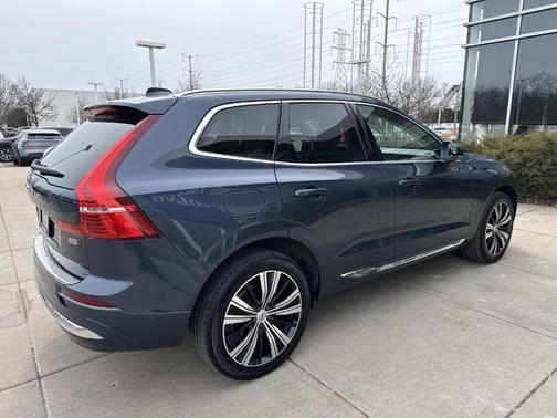 2023 Volvo XC60 B5 Plus Bright Theme