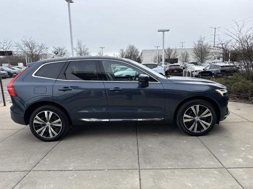 2023 Volvo XC60 B5 Plus Bright Theme