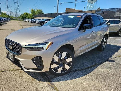 2025 Volvo XC60 Plug-In Hybrid T8 Plus